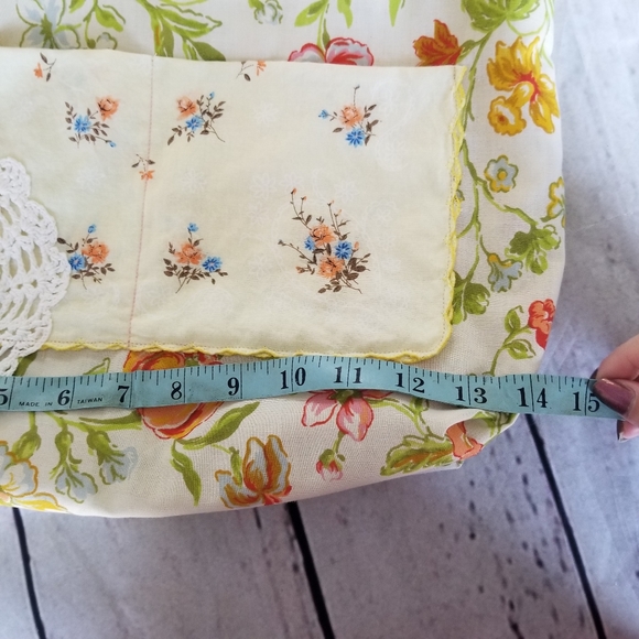 Boho Cottage Core Sling Bag Vintage Linens Reversible - Picture 3 of 5